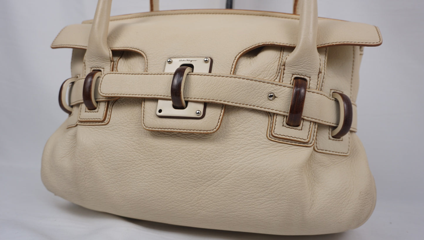 サルヴァトーレフェラガモ レザー ベルト ハンドバッグ アイボリー DY-21 A123 Salvatore Ferragamo B26G969