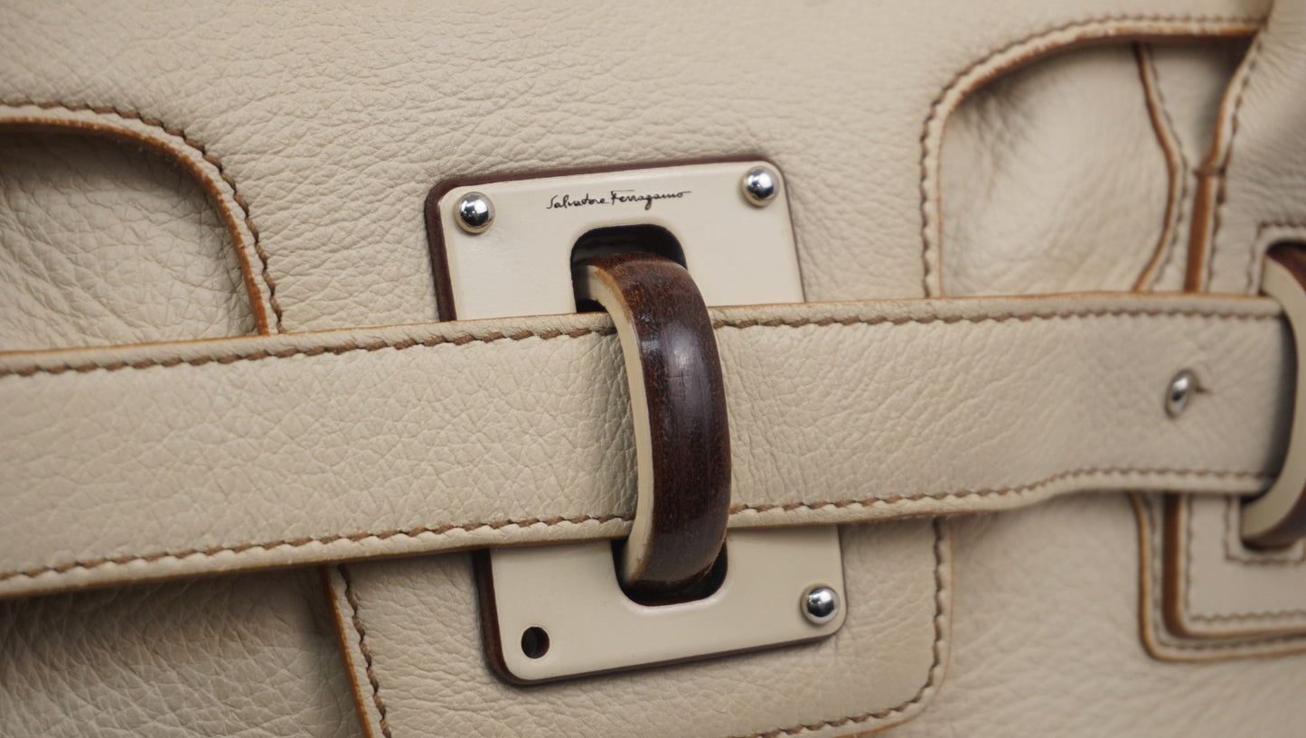 サルヴァトーレフェラガモ レザー ベルト ハンドバッグ アイボリー DY-21 A123 Salvatore Ferragamo B26G969